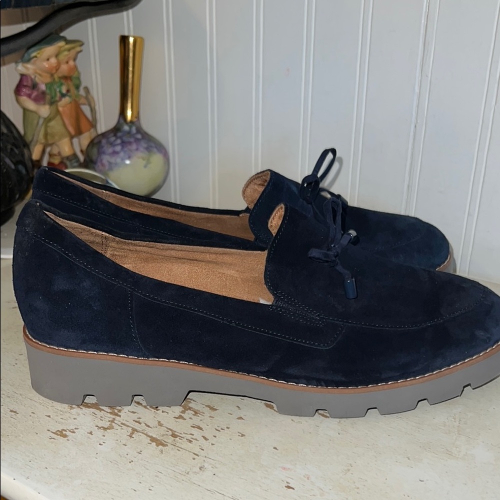 NWOT Vionic charm Finley blue suede loafers Women's Navy Suede size 9